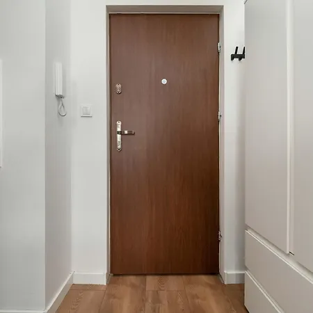 Modern Suitable For 2 People By Renters Apartment *