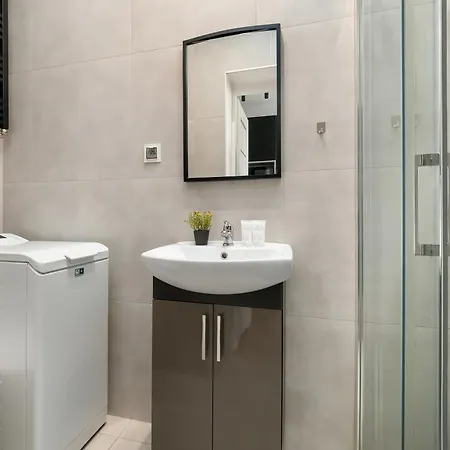 Modern Suitable For 2 People By Renters Apartment